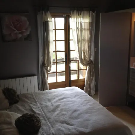 Chaumiere De Charme Avec Piscine بيت للعطل *