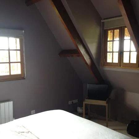 بيت للعطل Chaumiere De Charme Avec Piscine تورجفيل