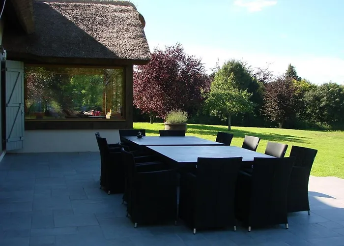 Сasa de vacaciones Chaumiere De Charme Avec Piscine Tourgéville