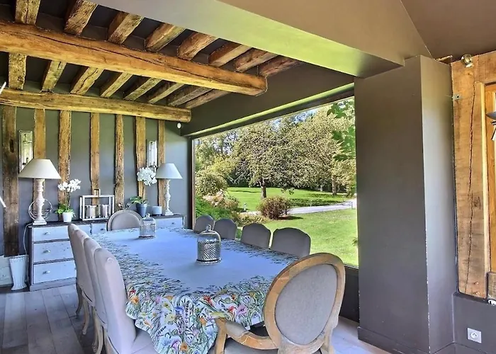 Сasa de vacaciones Chaumiere De Charme Avec Piscine