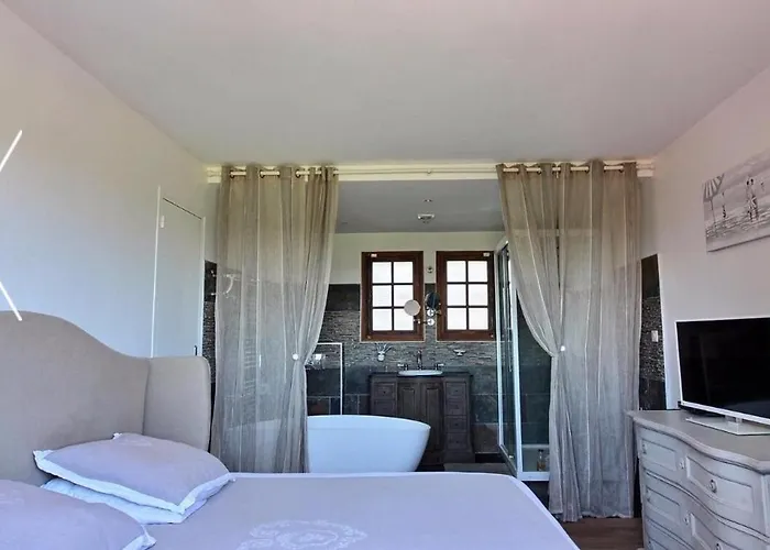 Сasa de vacaciones Chaumiere De Charme Avec Piscine *