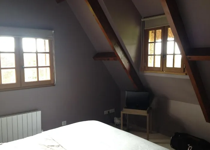 Сasa de vacaciones Chaumiere De Charme Avec Piscine Tourgéville